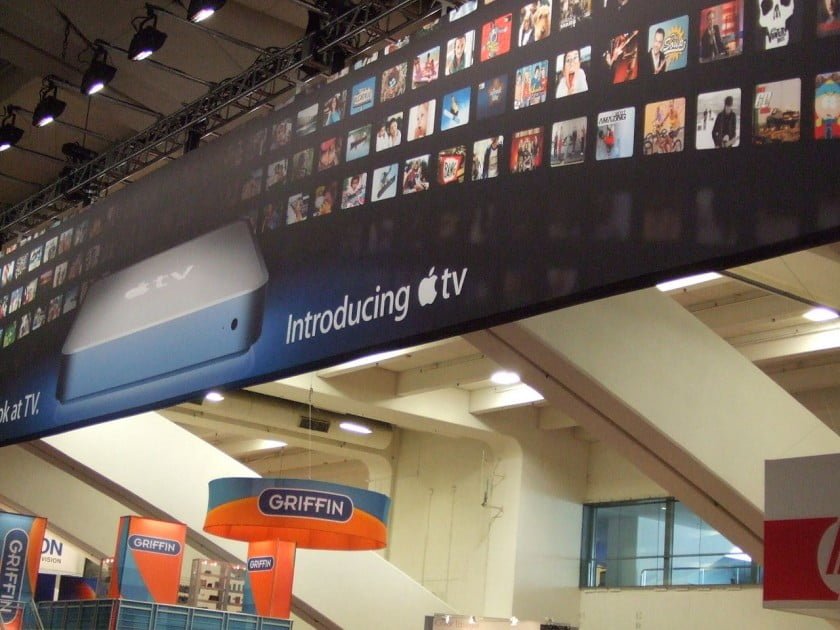 1280px-Macworld_San_Francisco_banner_-Introducing_Apple_TV--2007-01-09