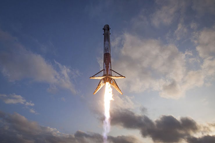 SpaceX moon mission