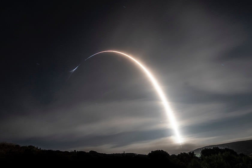 SpaceX-Private-Tourists-Moon