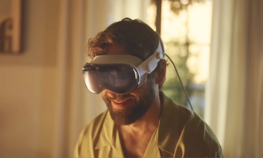 _iPhone-powered headset